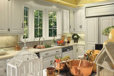 This is an example of a traditional kitchen in Grand Rapids.