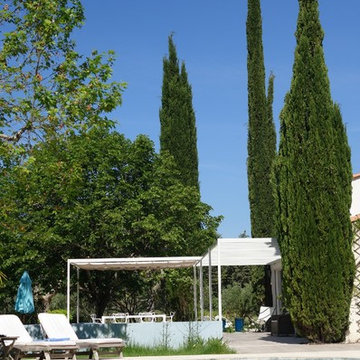 A Rognes, à côté d'Aix, une pergola d'architecte apporte un ombrage contemporain