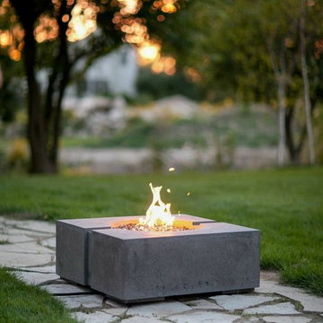 2016 Outdoor Living; Square Firepit