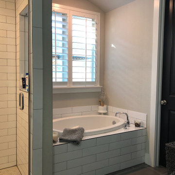 Iowa Colony Master bath