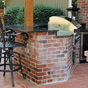 Fantastic Patio with Outdoor Kitchen and Dining Area Bellevue, WA