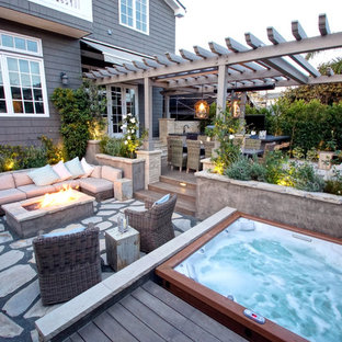 Moderne Pergola mit Dielen in Los Angeles