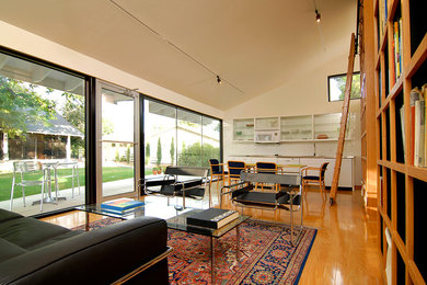 Trendy living room photo in Austin