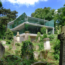 British Houzz: The Home That Rests Above a London Cemetery