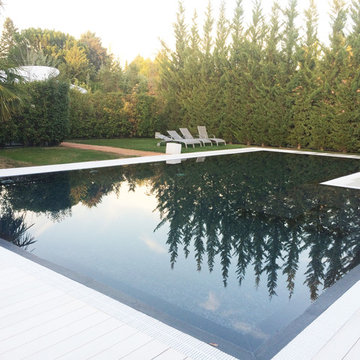 Piscina desbordante en La Moraleja