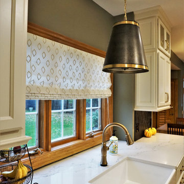 Off-white, Traditional Kitchen