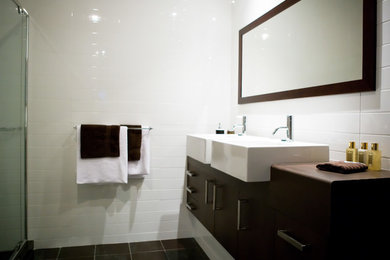 Design ideas for a modern bathroom in Brisbane.