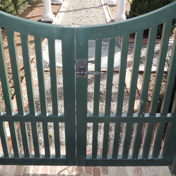 Double Gate Latch approach to courtyard by 360yardware