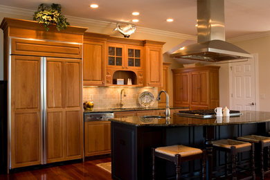 Example of a kitchen design in Charleston