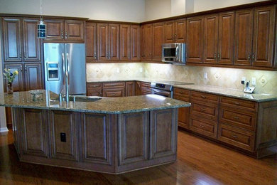Inspiration for a timeless kitchen remodel in Tampa