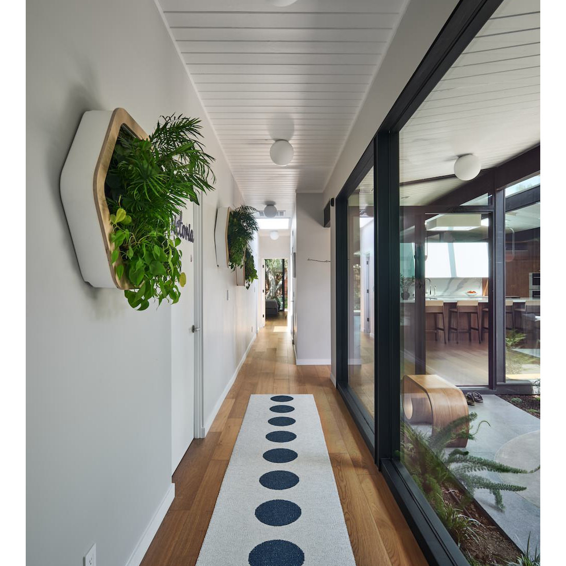 Flowing Courtyard Eichler