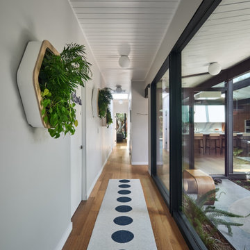 Flowing Courtyard Eichler