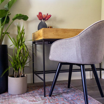 Warm and Natural Study/ Guest Room