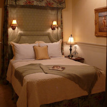 Lake House - guest bedroom
