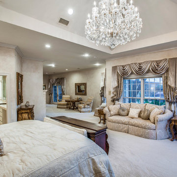 Plano estate with 2 guest houses and tennis court on 1.5 acres