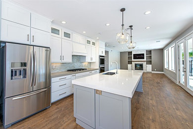 Example of a minimalist kitchen design in Las Vegas