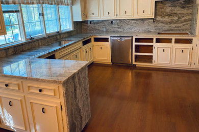 Example of a kitchen design in New York