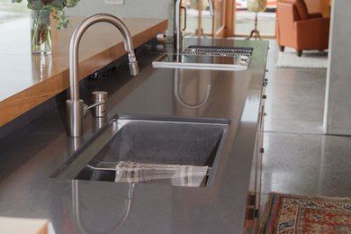 Kitchen - contemporary kitchen idea in Seattle