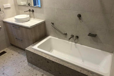 Design ideas for a modern bathroom in Melbourne.