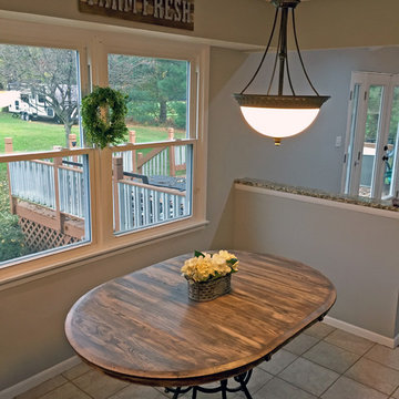 Refinish Kitchen Table in Farmhouse Style