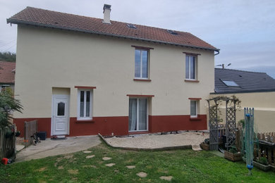Aménagement d'une façade de maison contemporaine.