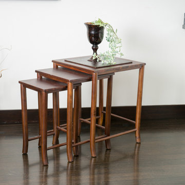 Traditional Living Room w/ Madison Mahogany Wood Nesting Table (Set of 3)