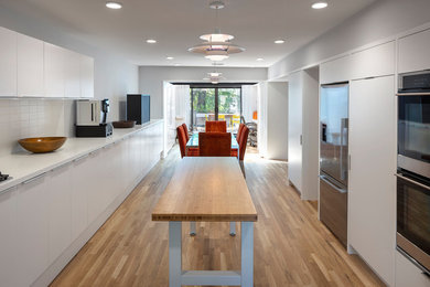 Home design - modern home design idea in Kansas City