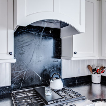 Countertop Extends to Backsplash Feature