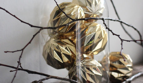 Trends: How to Use Bell Jars to Display Finds
