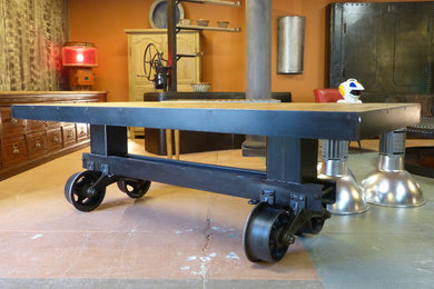 Meuble / mobilier de style industriel : table chariot