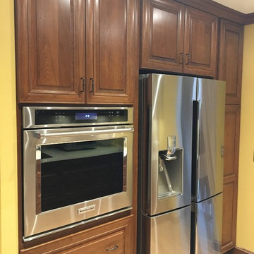 Traditional Cleveland Area Horseshoe Kitchen