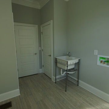 Bathroom/Laundry Room