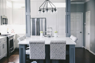 Kitchen - transitional kitchen idea in Houston