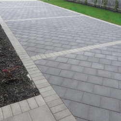 Premier Driveway Paver Courtyard in Iron Sand - Products