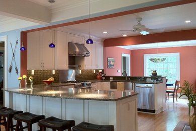 Example of a kitchen design in Cedar Rapids