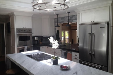 Kitchen - contemporary kitchen idea in San Francisco