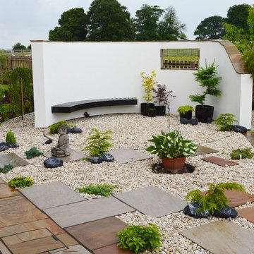 Suspended Wall Seat in Japanese Style Garden