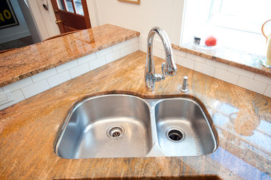 Elegant kitchen photo in Cleveland