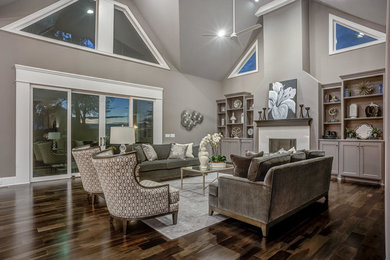 Transitional family room photo in Nashville