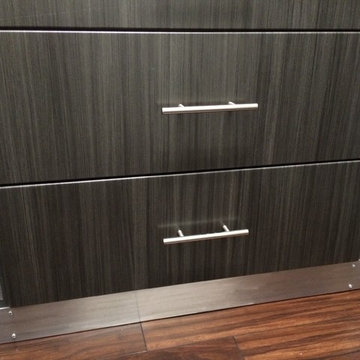 Modern Gray / Aluminum