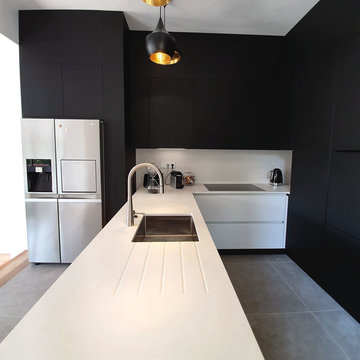 Péninsule déco blanche en céramique avec support bois vintage