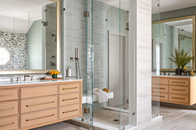 Example of a transitional bathroom design in Dallas