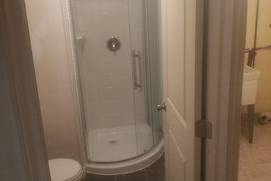 Elegant bathroom photo in Toronto