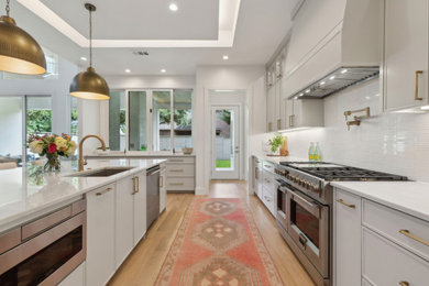 Example of a kitchen design in Dallas