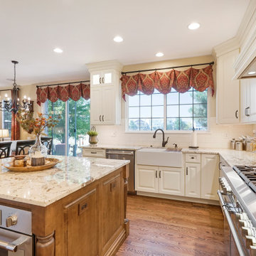 Bent Oaks Street - Traditional Elegance Kitchen