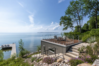 Deck - modern deck idea in Toronto