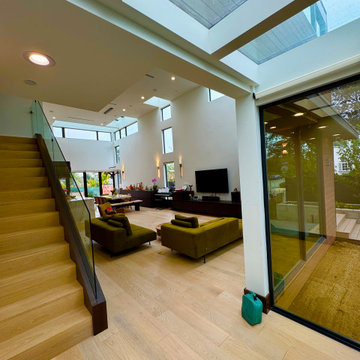A new home for a renowned online game creator and family