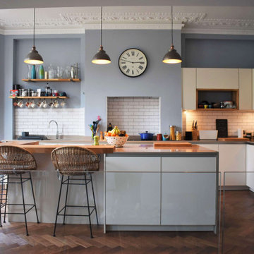 CONTEMPORARY KITCHEN WITH TRADITIONAL TWIST