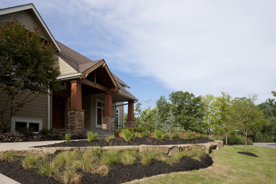 Design ideas for a traditional landscaping in Kansas City.