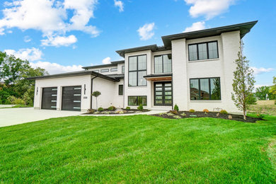 Inspiration for a contemporary exterior home remodel in Cincinnati
